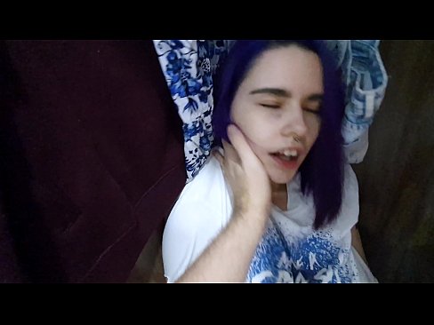 ❤️ Хоҳарамро дар ҷевон ёфт ва ба ӯ кӯмак кард ️ Шлюсҳо дар мо ﹏